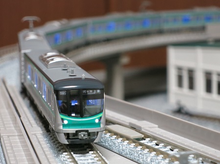 東京メトロ 千代田線 16000系 室内灯取付け - Neko Transport Museum