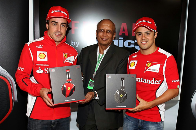 本格的なフェラーリ・デザインのヘッドホン『Ferrari by Logic3 P200