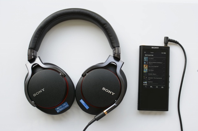 ソニーのヘッドホン『MDR-1A / MDR-1AM2』の外観比較 | ヲチモノ