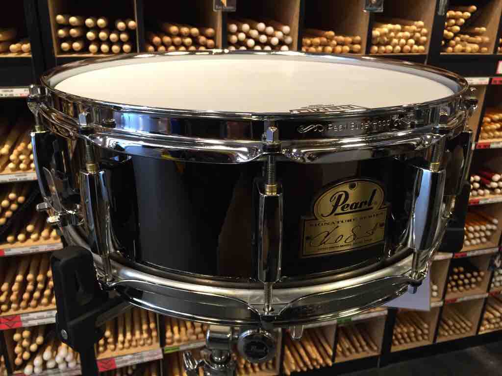 DWファミリーへの電撃移籍が話題沸騰中なチャド スミスのPearl製