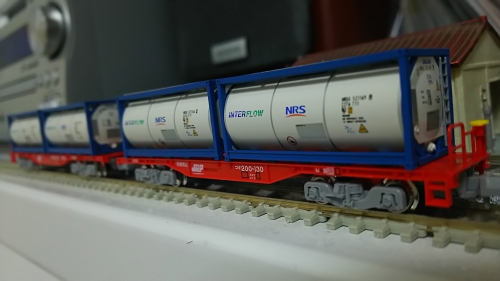 KATOコキ200 ISOタンクコンテナ「日陸」の入線 - 入線車両