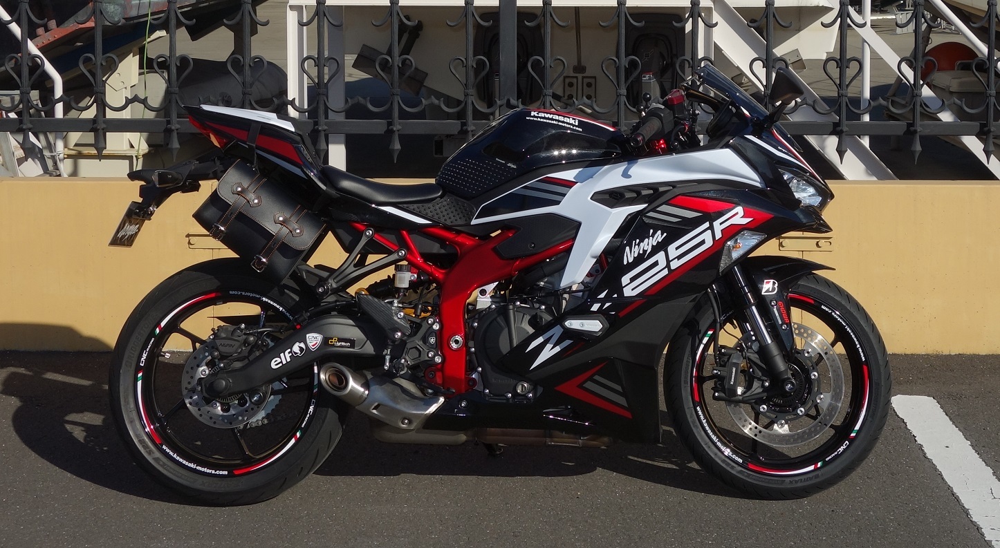 ZX-25R、第二次カスタム！ タイヤは早くも2本目ブリヂストンS22