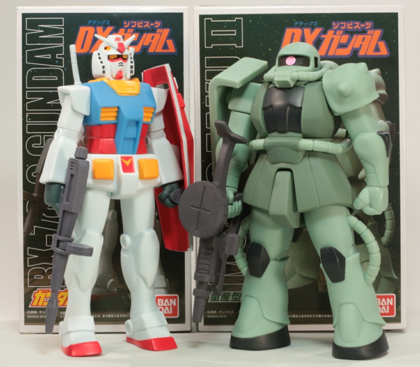 DXソフビスーツガンダム「ガンダム/量産型ザク」のご紹介！ - 先人に