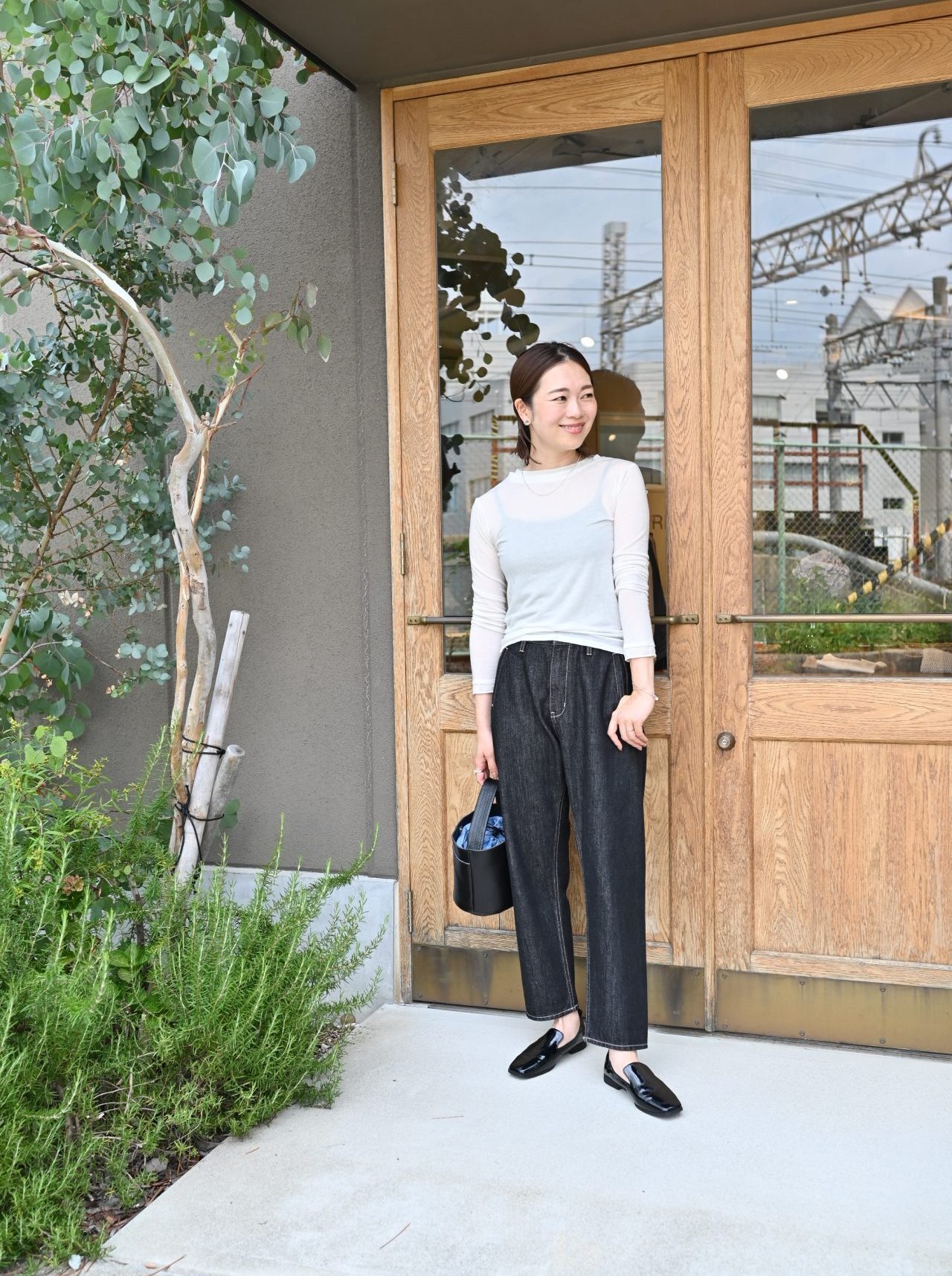 こだわりシルエットのデニムパンツ – OURHOME