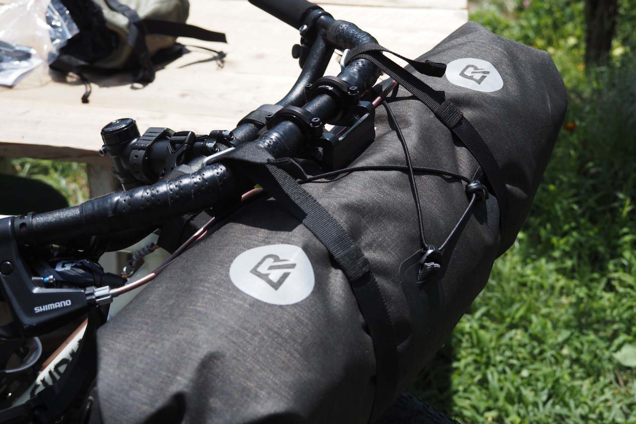 ROCKBROSのハンドルバーバッグ(13L)を自転車ツーリングで使ってみた