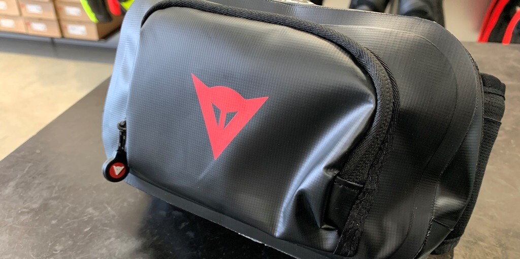 ツーリングライダーの必需品、スタイリッシュな定番ウエストバッグが入荷！