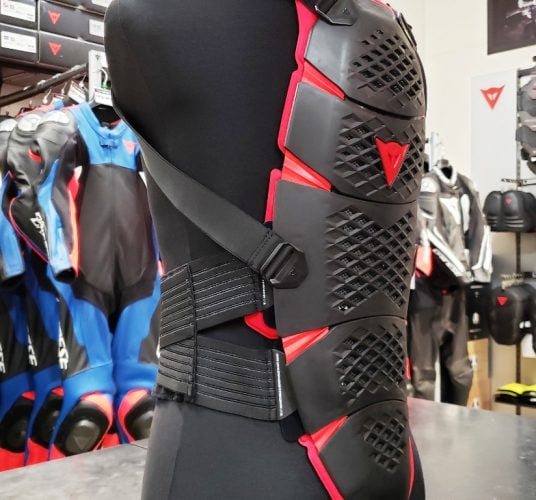 新作プロテクター『PRO-SPEED BACK』をご紹介。