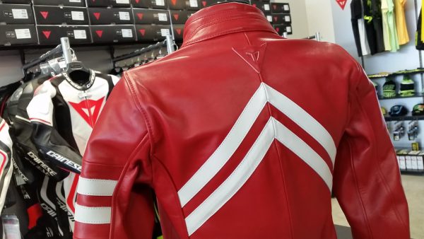 色鮮やかさが目を惹く『FRECCIA72 LADY LEATHER JACKET』が入荷しました!!!