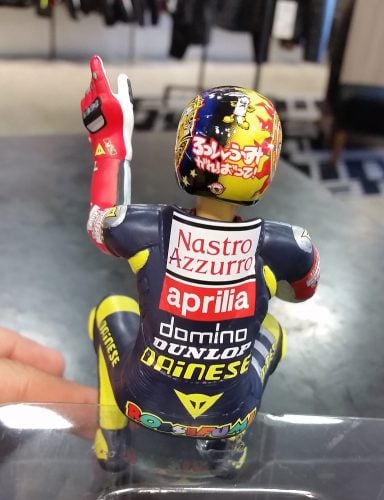 ロッシ選手ファン必見!! MINICHAMPS製のフィギュア入荷です!!!