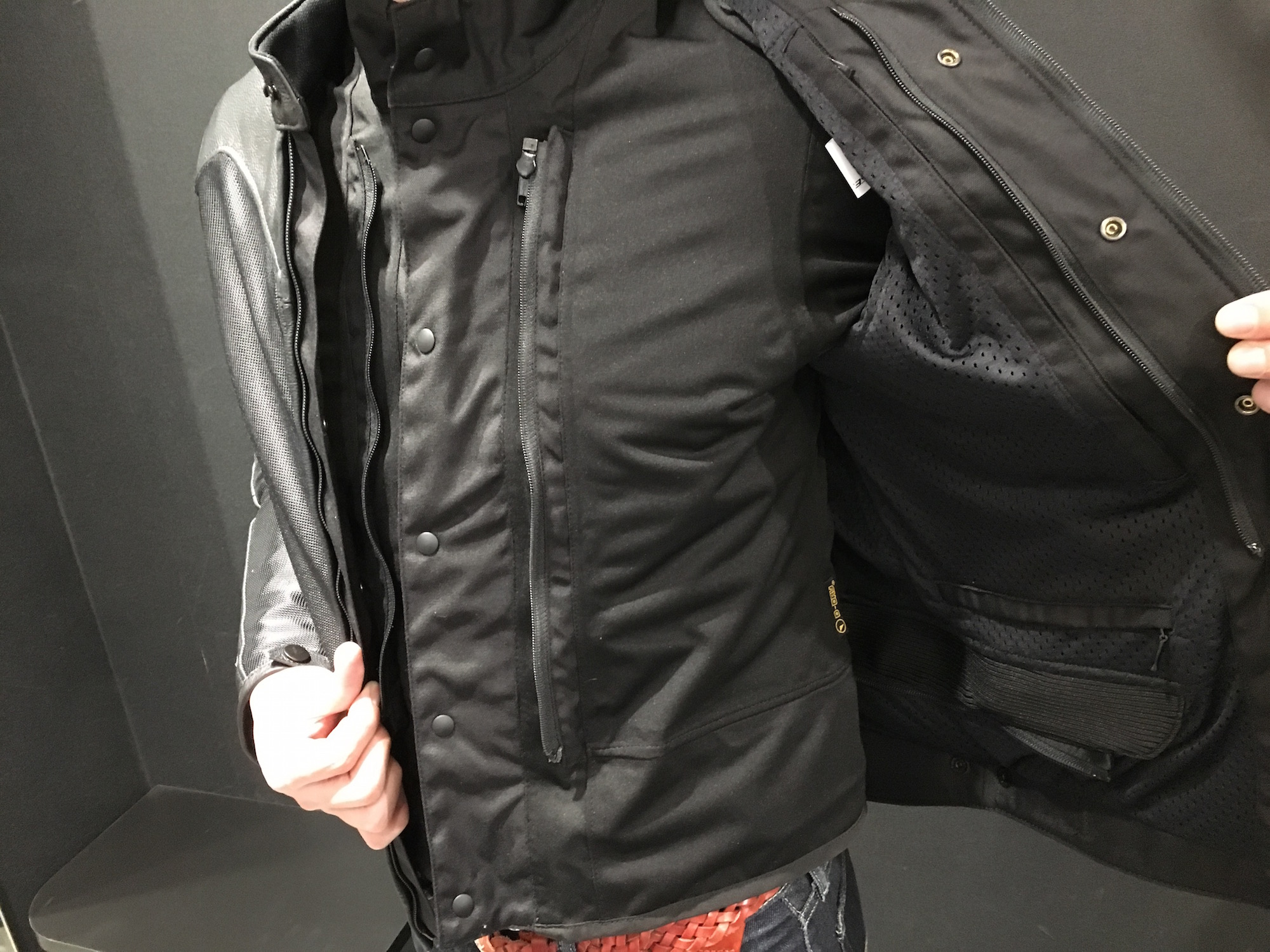 メッシュ×レザーのハイブリットジャケットのご紹介