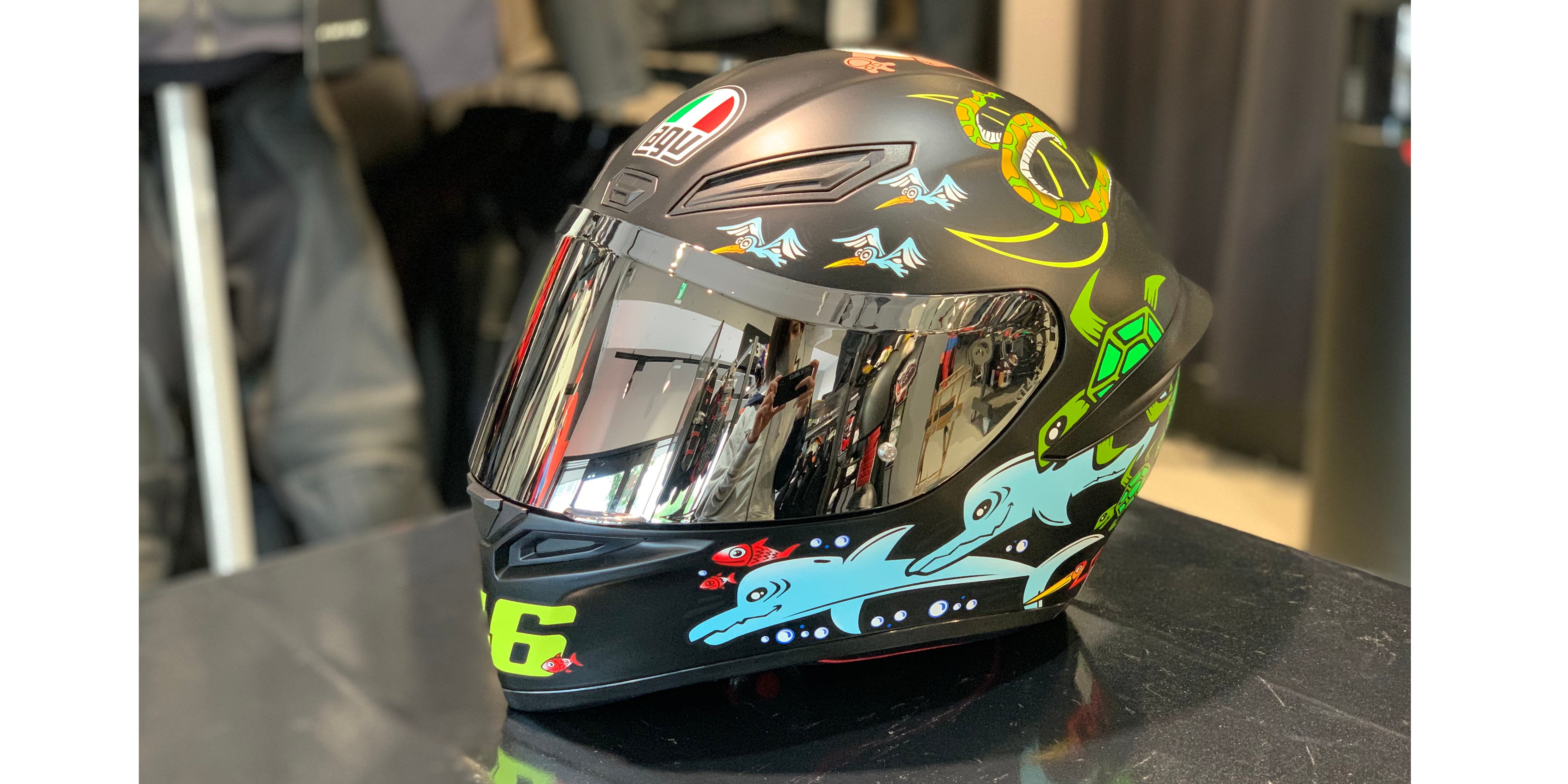 色鮮やかなデザイン[AGV K1 WHITE ZOO]