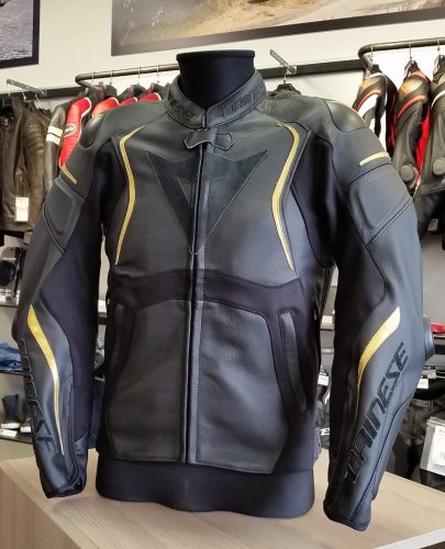 ブラック×ゴールドカラーのスペシャルジャケット!!!