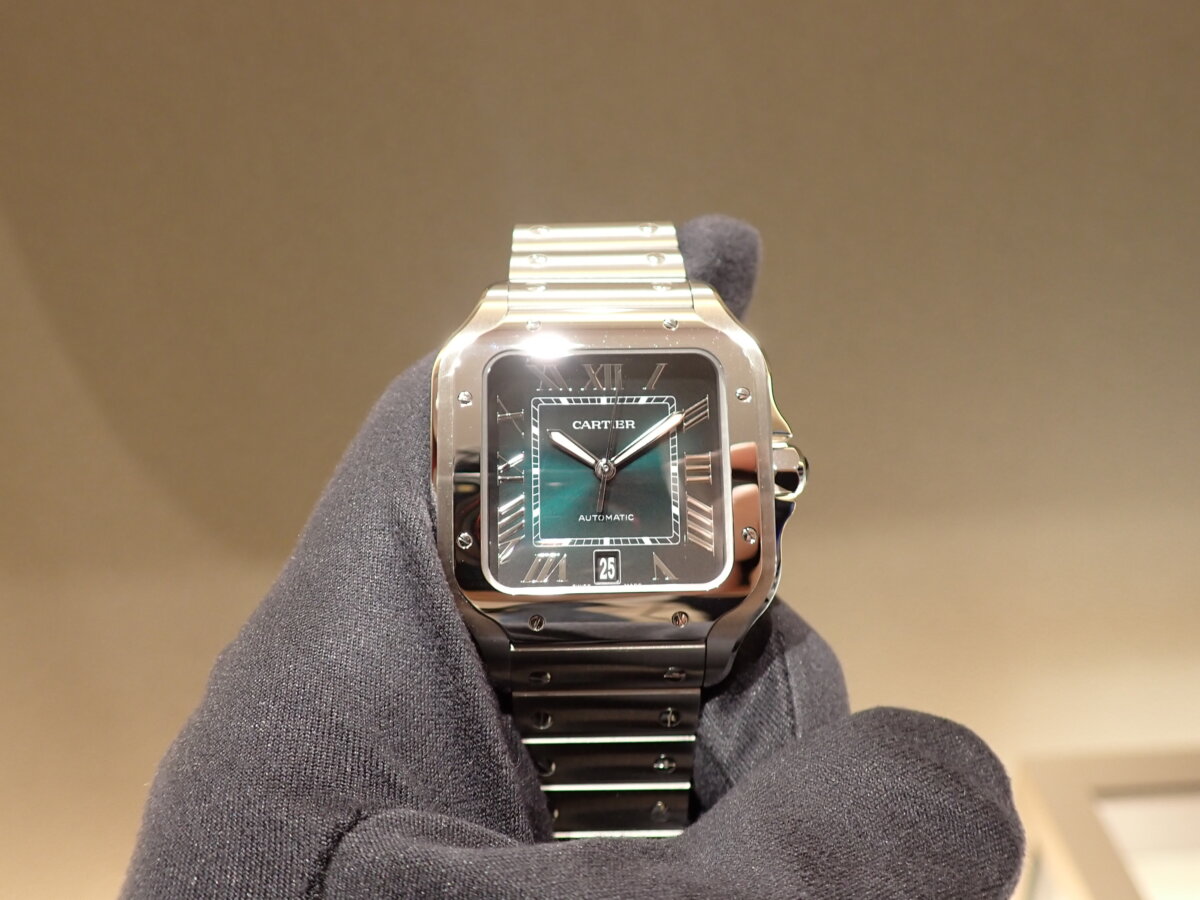 カルティエ サントスの新色グリーンが今の価格でお買い求めいただける