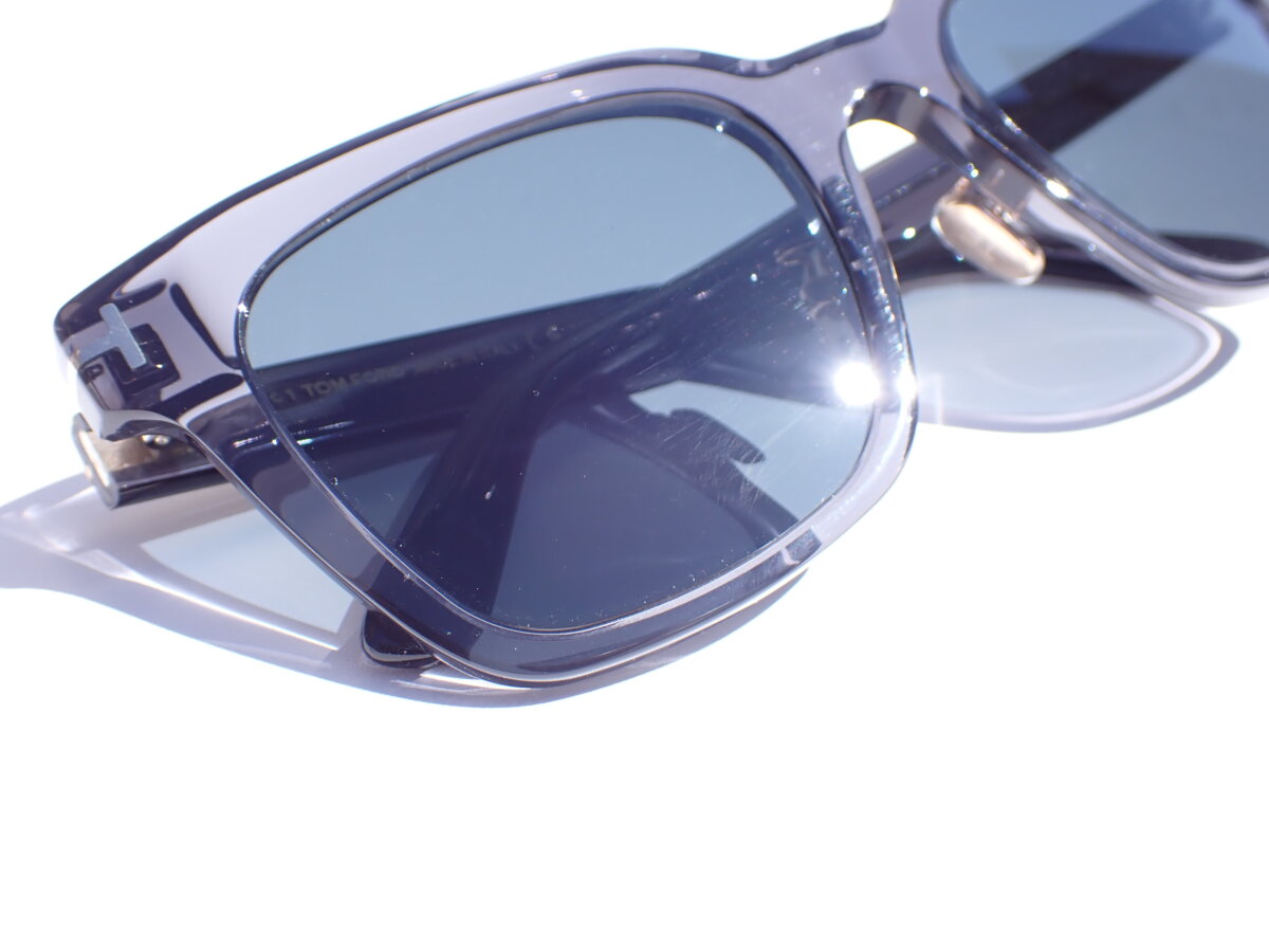 深みグレーのクリアサングラス｜TOM FORD(トムフォード) TF1163K-20A