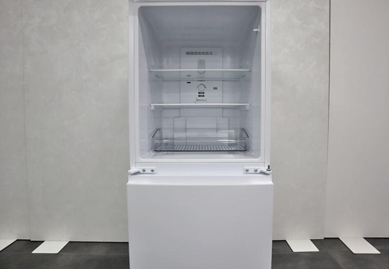 冷蔵庫のドアの開く方向、自分で変えてみました！—「つけかえどっちも