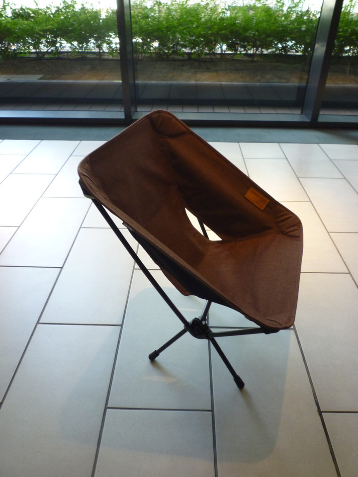 好日山荘 グランフロント大阪店 : 座り心地最高！ ヘリノックスの