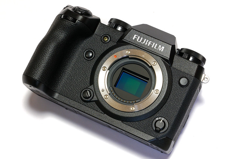 念願のXマウント機入手！ FUJIFILM X-H1 は本気で使えるミラーレス機な