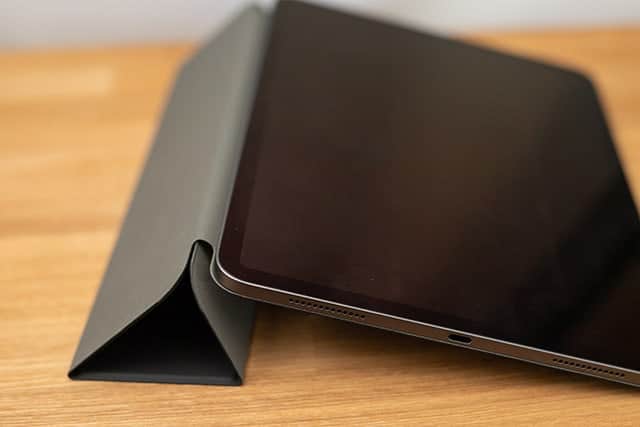 7千円も安い！まるでApple純正Smart FolioのようなiPad Pro 11インチ