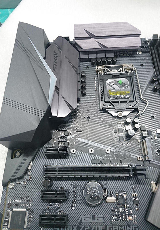 次世代ゲーミングマザーのスタンダード「ROG STRIX Z270F GAMING