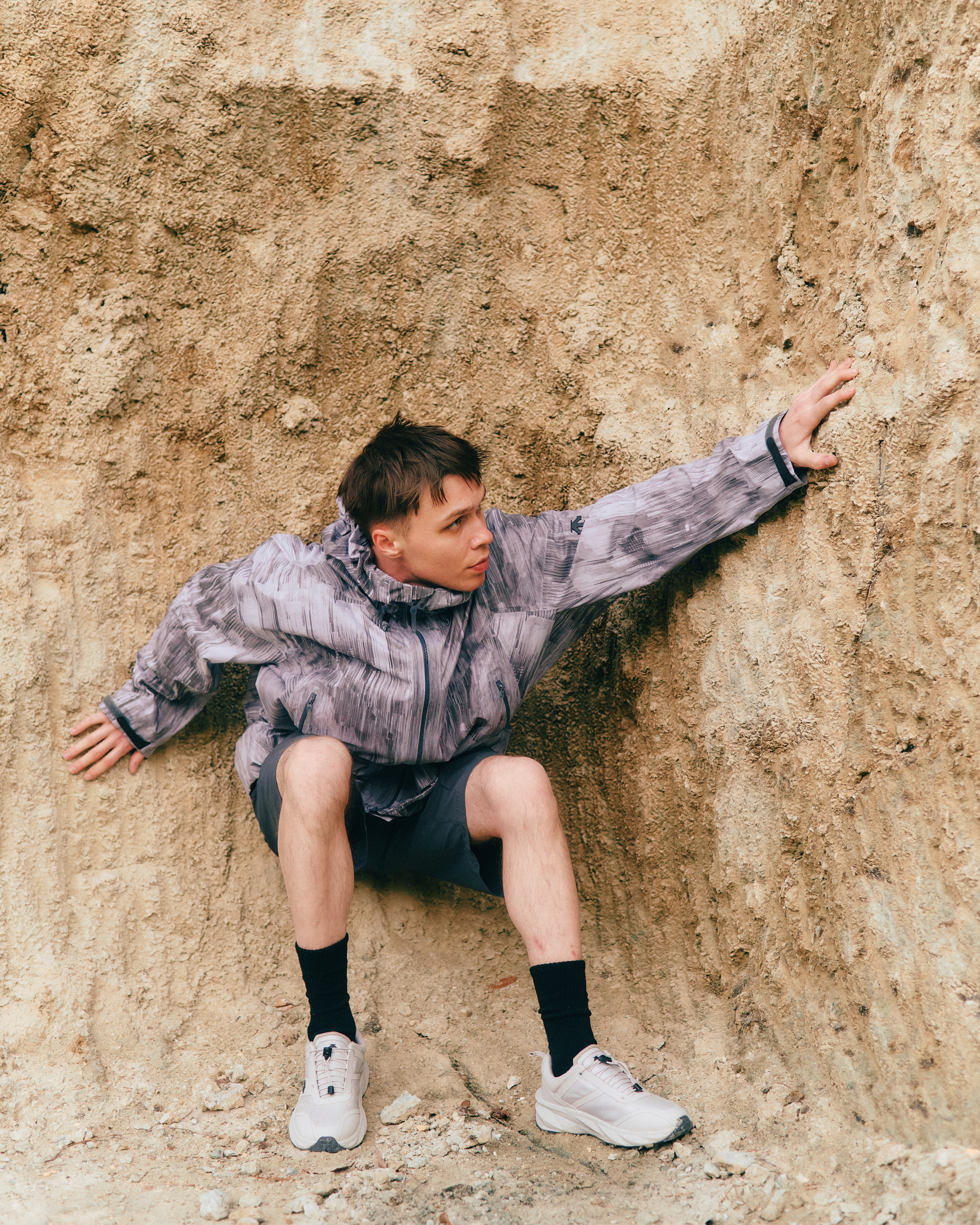 News＞DESCENTE ALLTERRAIN 81 から山と都市の景観をコラージュした