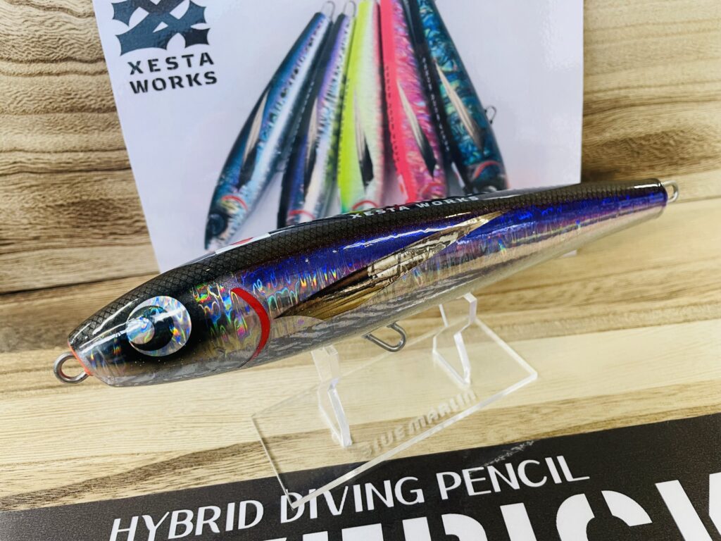 樹脂素材＋ウッドのハイブリットプラグ】XESTA “MAVERICK200”入荷