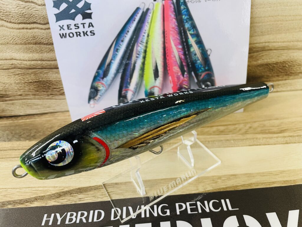 樹脂素材＋ウッドのハイブリットプラグ】XESTA “MAVERICK200”入荷