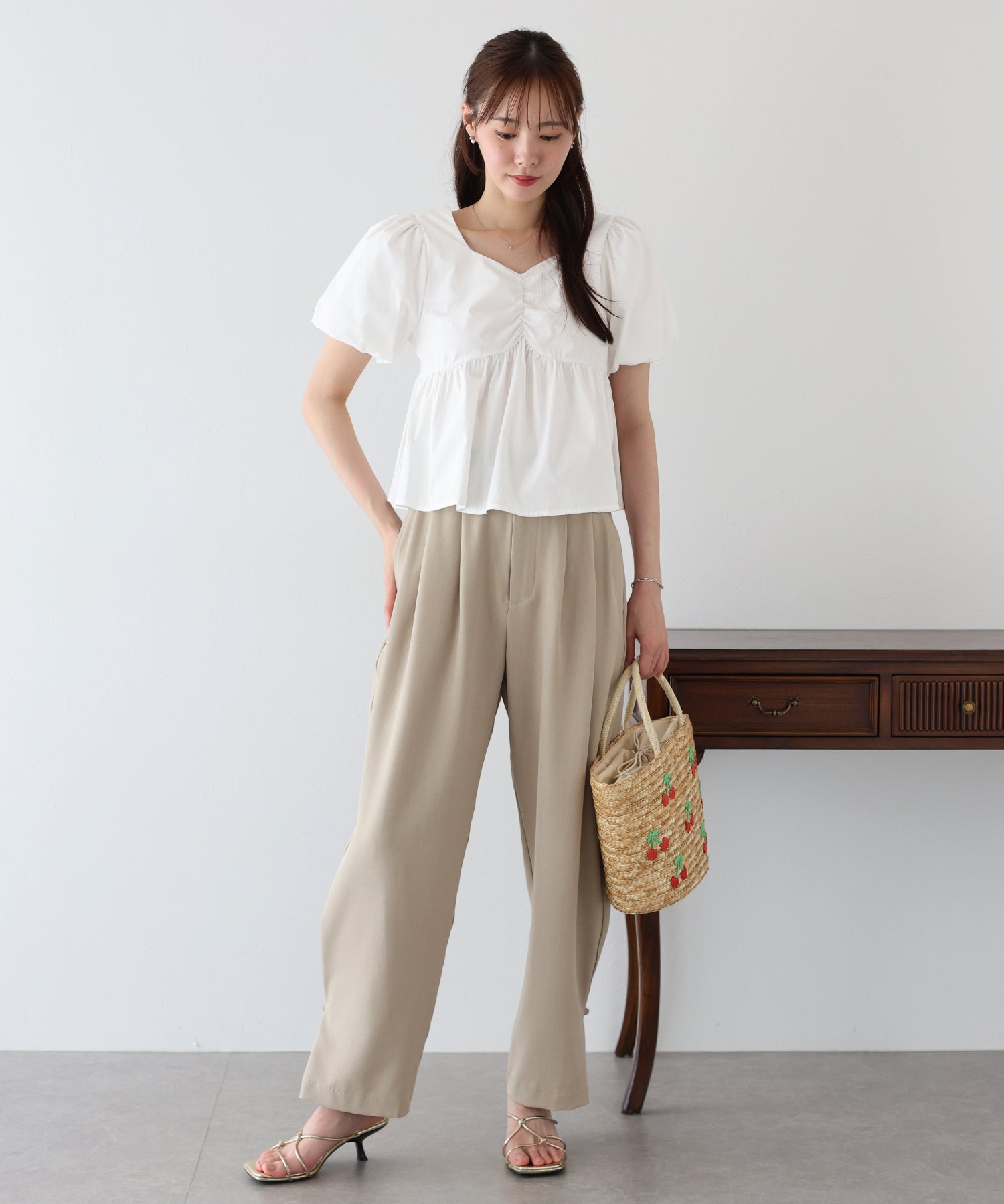 ペプラムパフスリーブブラウス【ネコポス】 – BLUE ONLINE