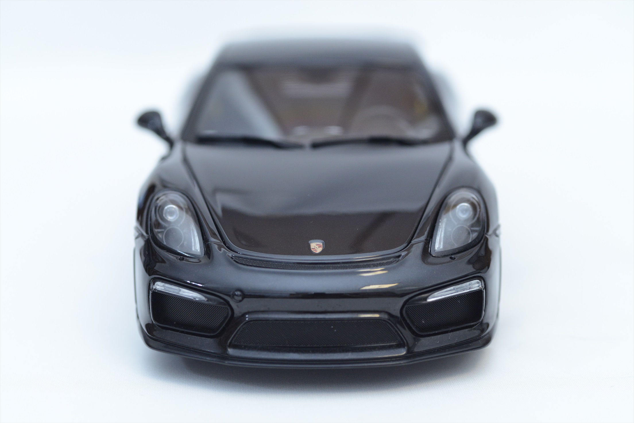 Schuco 1/18 ポルシェ ケイマン GT4（981） | 銀の備忘録