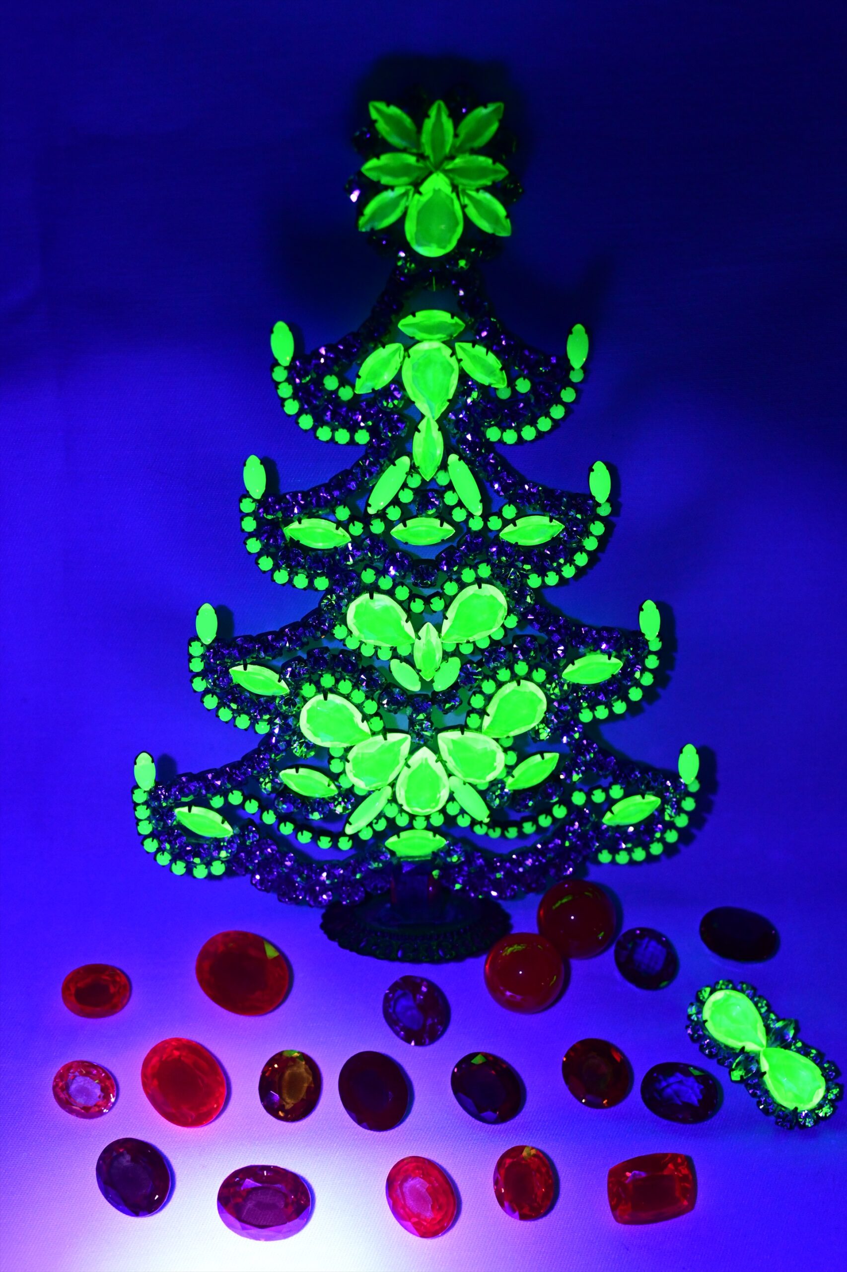 魅惑のウランガラスの世界 | 銀の備忘録