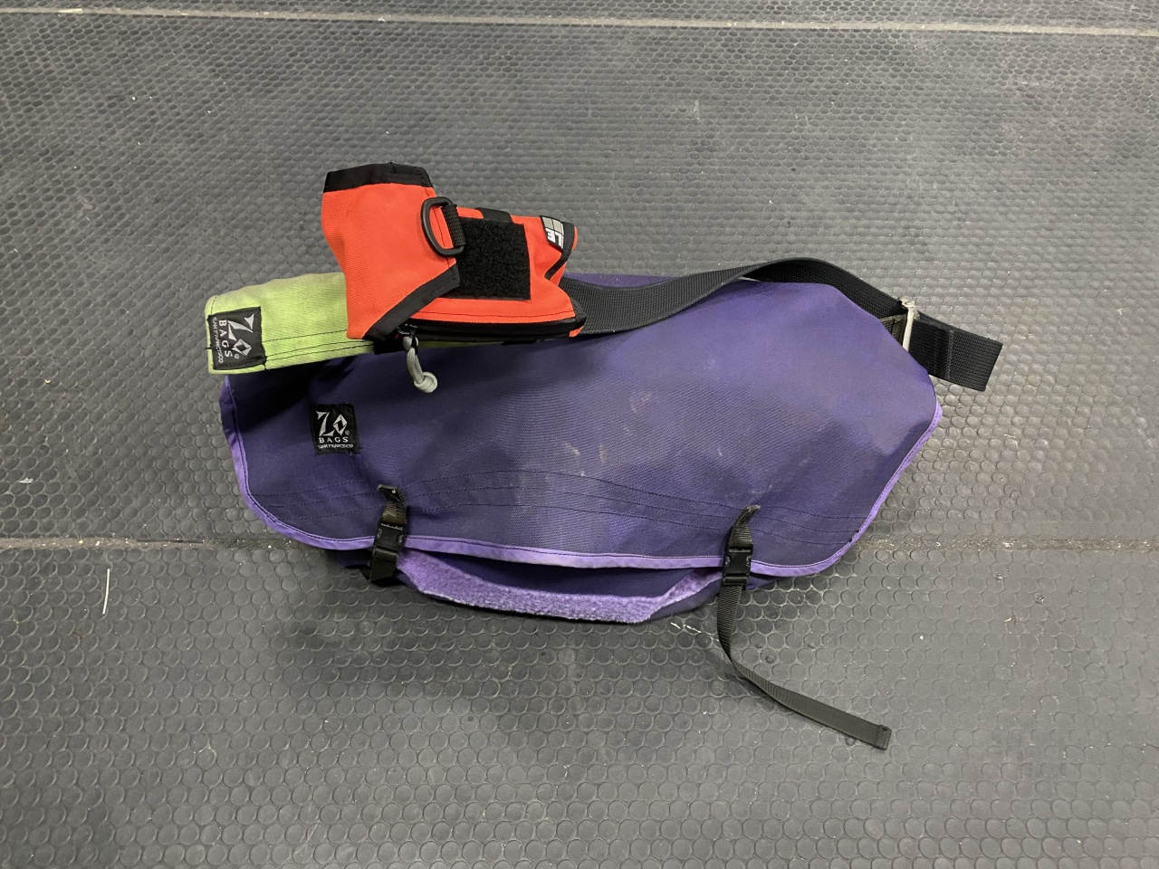 DE MARTINI* 3602 messenger bag (canvas black) - BLUE LUG ONLINE STORE