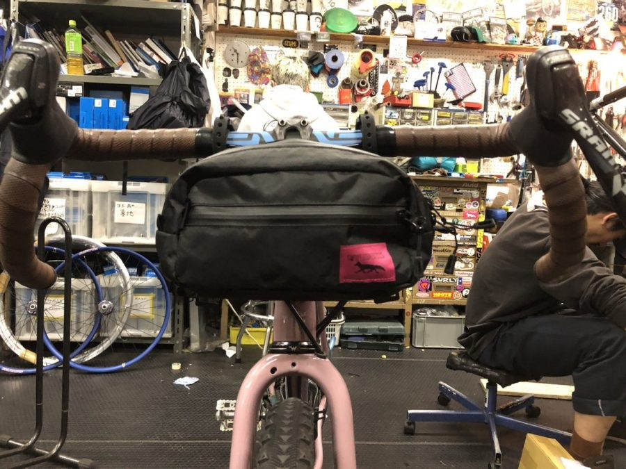 SWIFT INDUSTRIES* kestrel handlebar bag (ecopak/black) - BLUE LUG