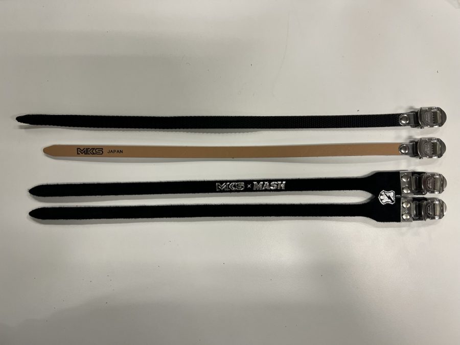 MASH* MKS × MASH leather double toe straps (red/blue) - BLUE LUG