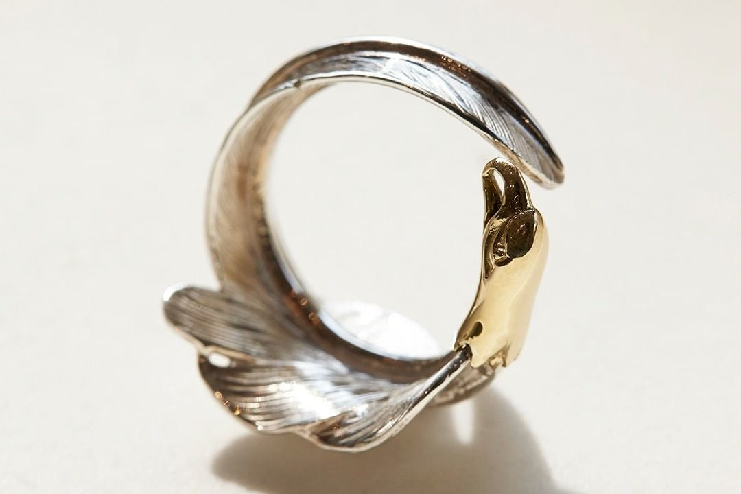 LARRY SMITH EAGLE HEAD KAZEKIRI FEATHER RING – Blue Works Vintage