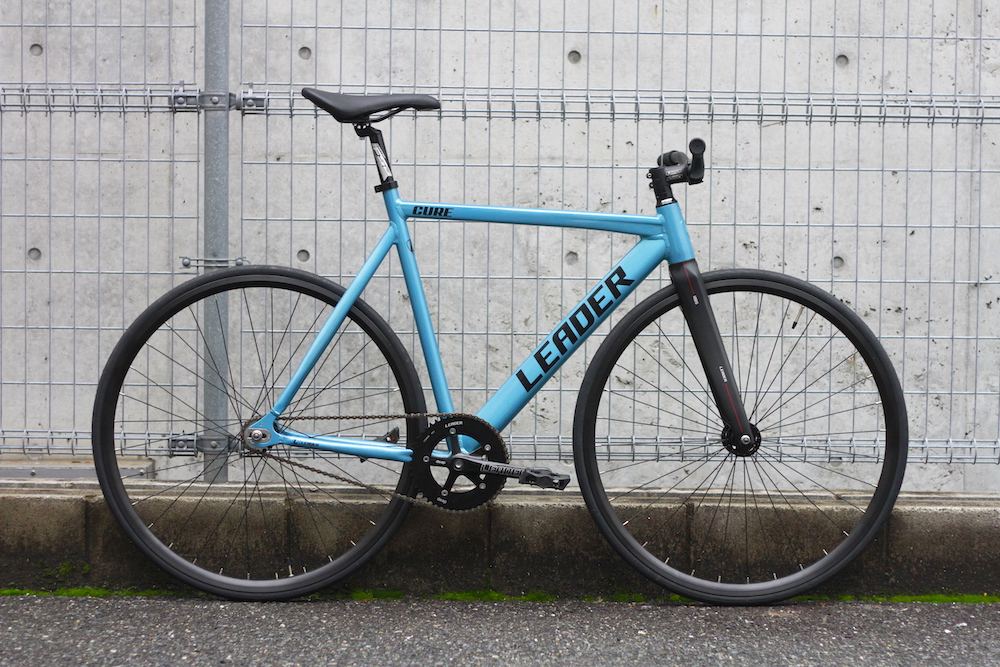 間も無く入荷のLEADER BIKE CUREをシルバーパーツでカスタム