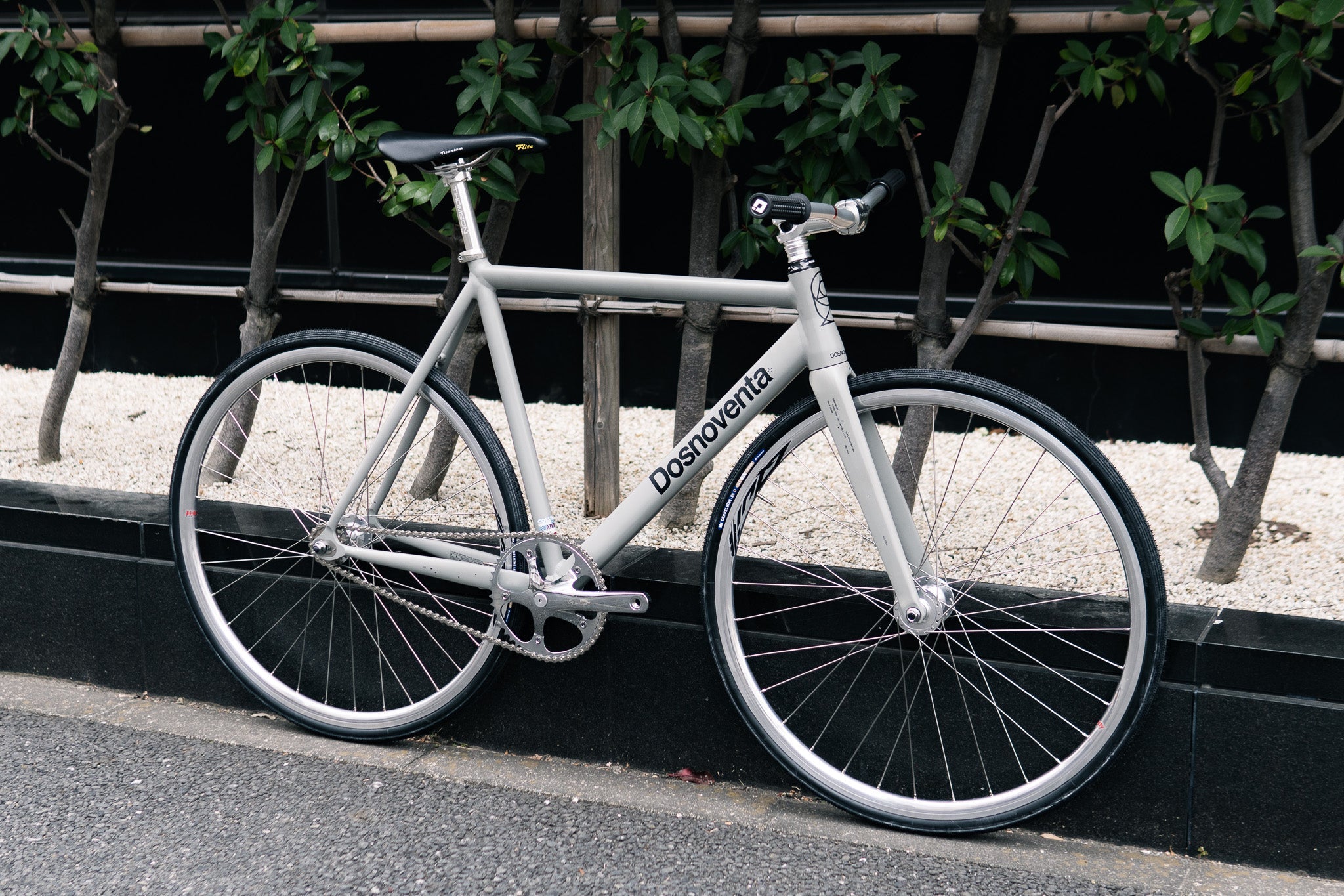 現行のDOSNOVENTAは太いタイヤがセットアップ可能！？ | ブロー