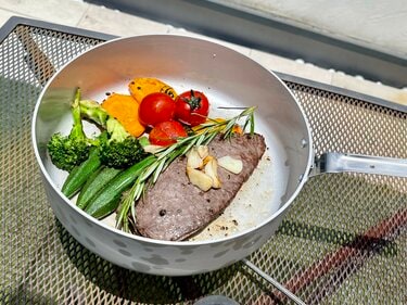 一生モノの “アウトドア用フライパン” はコレ！ びっくりするほど