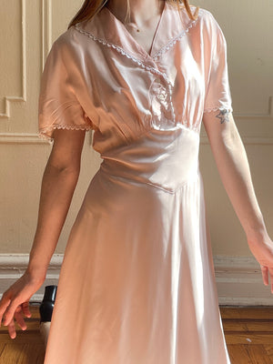 1940s Blush Pink Short Sleeve Rayon Bias Cut Slip Dress White Lace