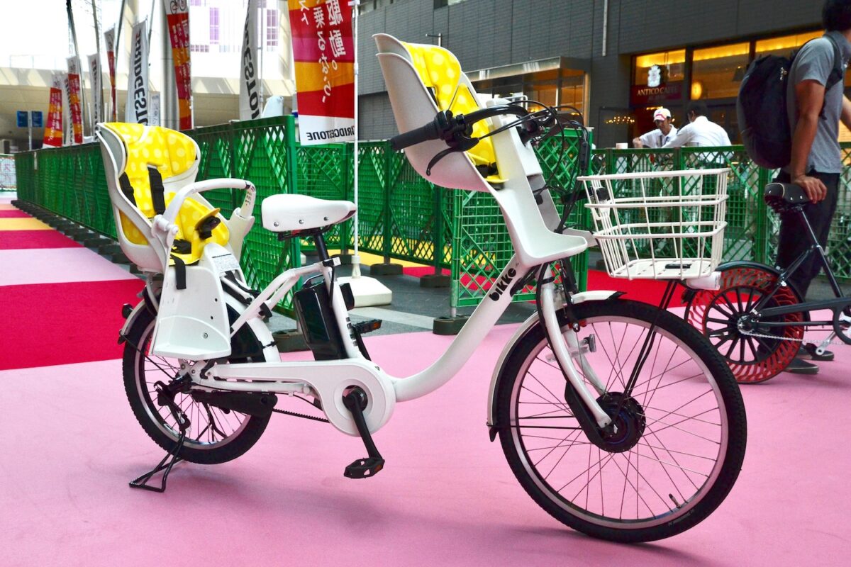 デュアルドライブに進化した子ども乗せ電動アシスト自転車「bikke MOB