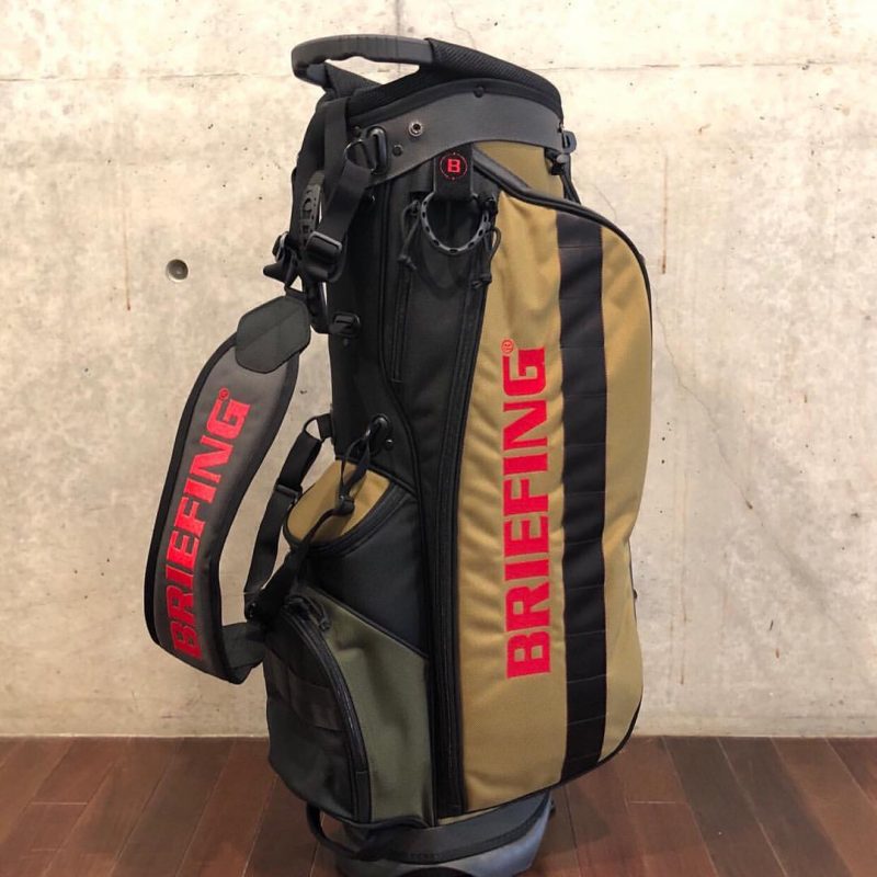 BRIEFINGスタンド式キャディバッグゴルフバック「CR-4 #01」の2つの