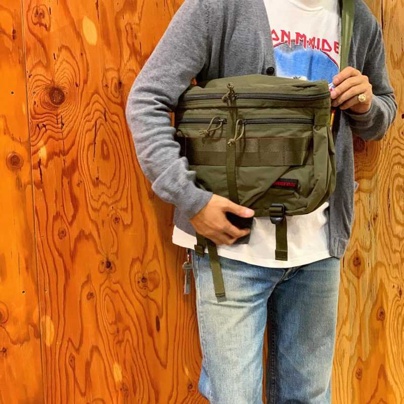 BRIEFING ブリーフィングのメッセンジャータイプのショルダーバッグ