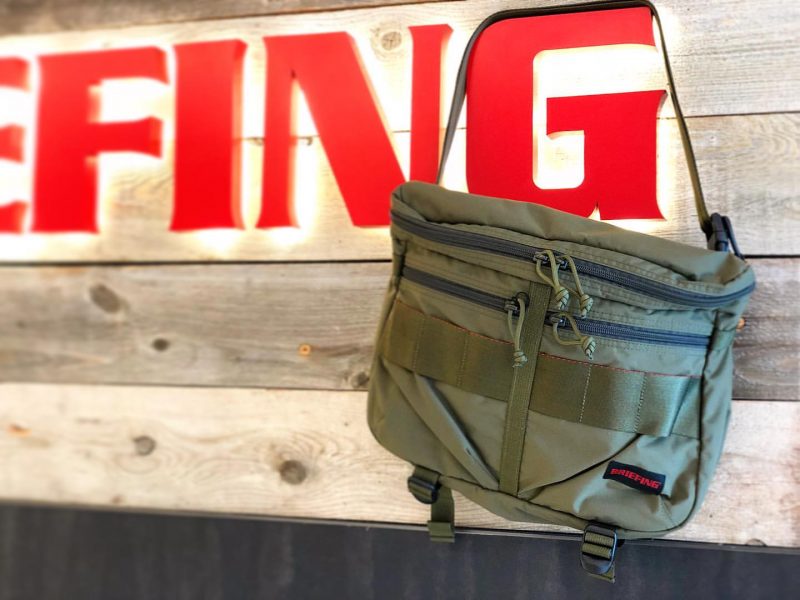 BRIEFING ブリーフィングのメッセンジャータイプのショルダーバッグ