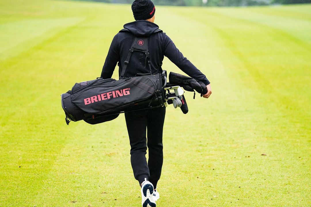 スポーティなルックスで軽量なBRIEFINGのキャディバッグ CR-7 | I LOVE