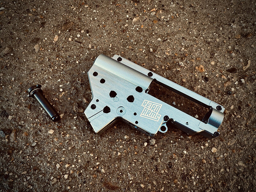 Retro ARMS 2025 CNC Gearbox V2 (8mm) – QSC (lateral adjuster