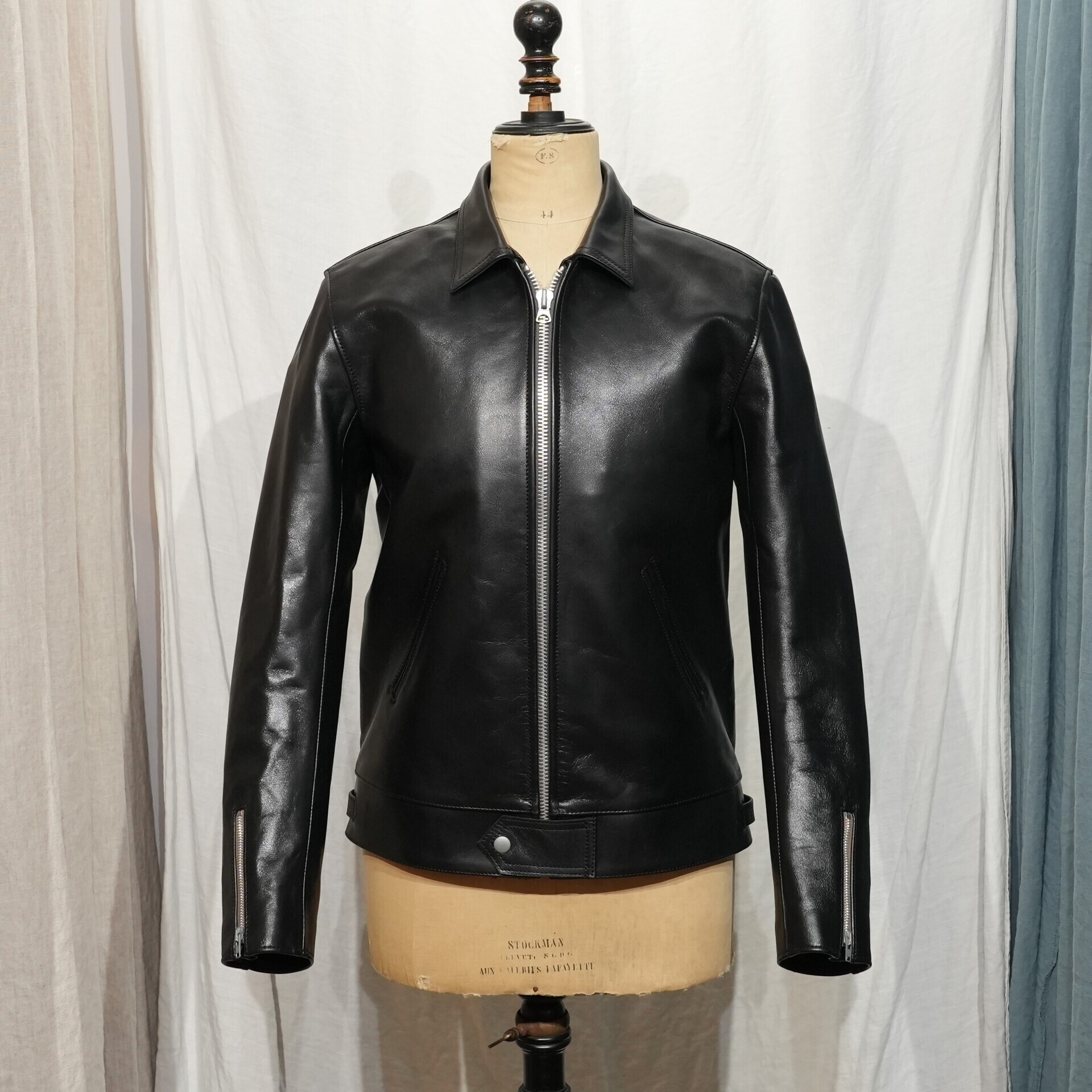 アディクト クローズ ホースハイド センタージップ ジャケット