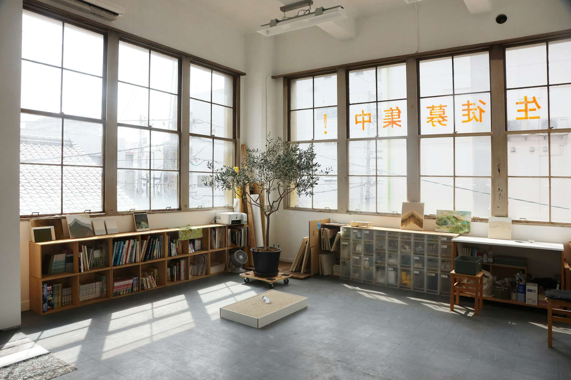 地域レビュー（四国）：塚本麻莉評「SHORES」、「Many Years