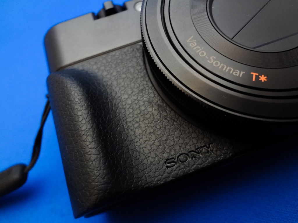 愛用の「SONY Cyber-shot RX100」にアタッチメントグリップを装着