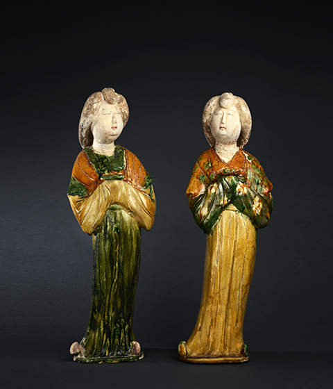 三彩捧物女立俑- 陕西唐三彩艺术博物馆