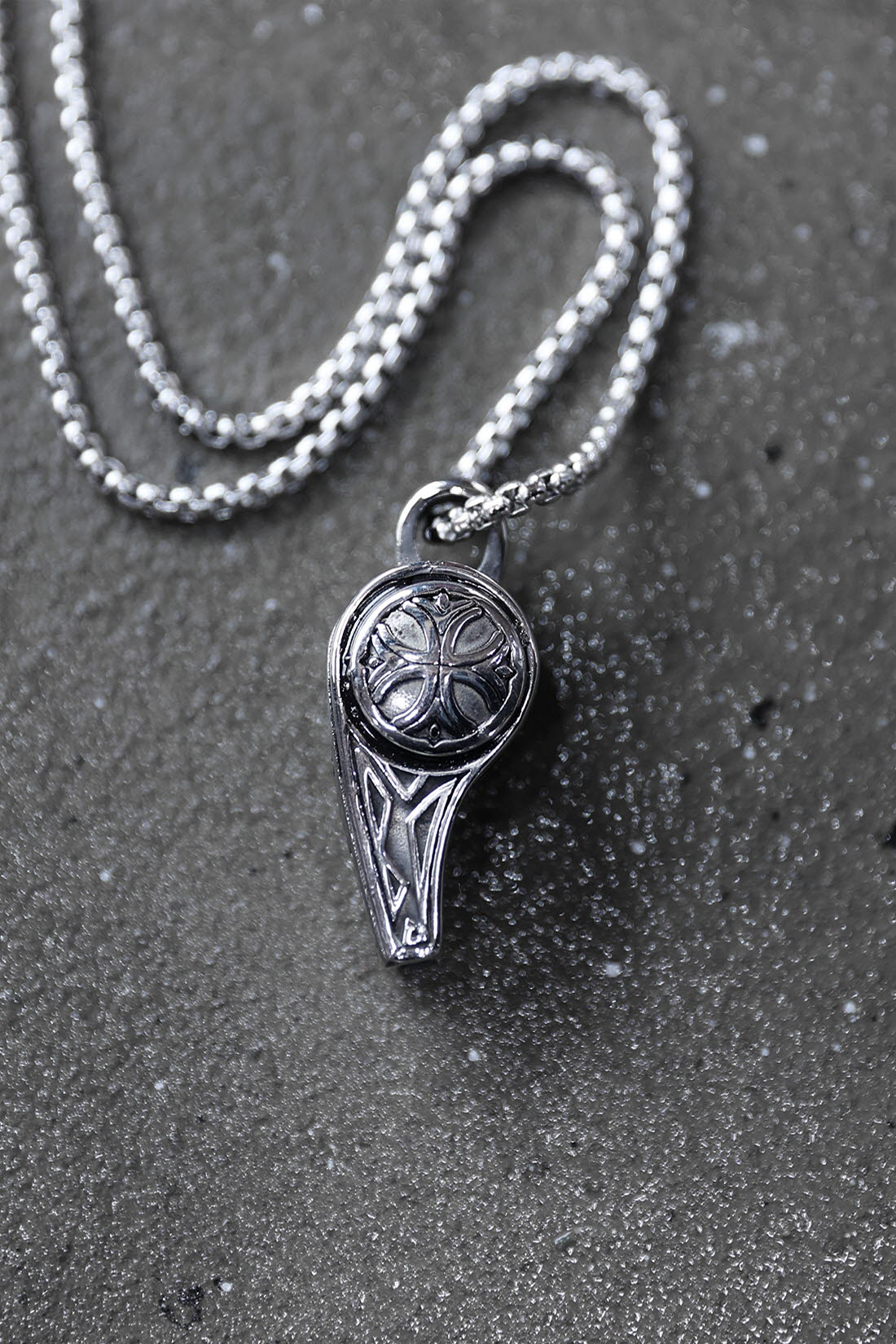 ゴシック風ビッグホイッスルネックレス,【ByTheR.jp】日本公式通販