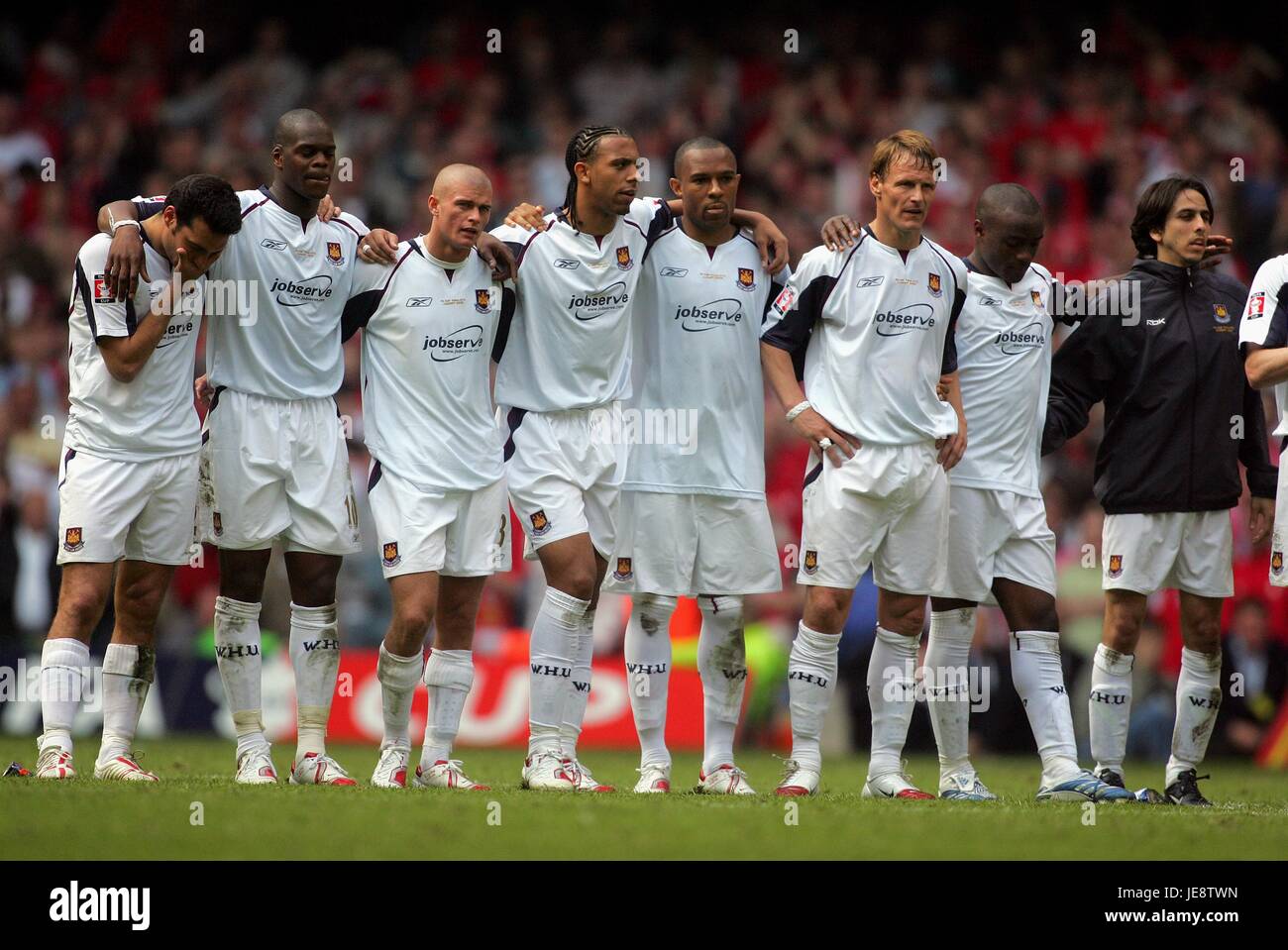 DEJECTED WEST HAM PLAYERS THE FA CUP FINAL MILLENNIUM STADIUM
