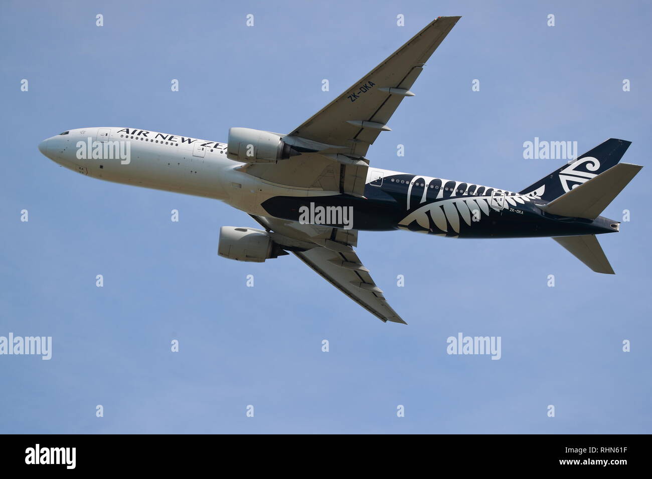 Air New Zealand Boeing 777 taking off from Auckland Airport, New